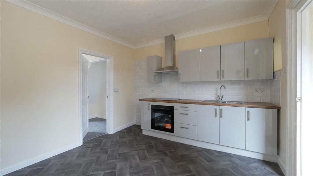 Property photo 3 of 10 Kitchen/Diner