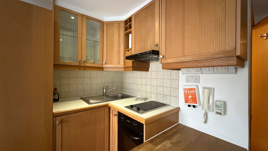 Property photo 2 of 10 Kitchen