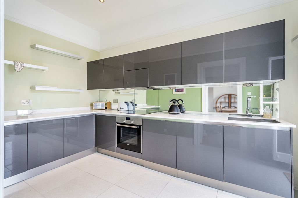 Property photo 2 of 16 6