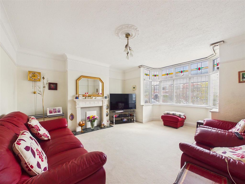 Property photo 3 of 13 Cam05451G0-Pr0129-Still009.Jpg