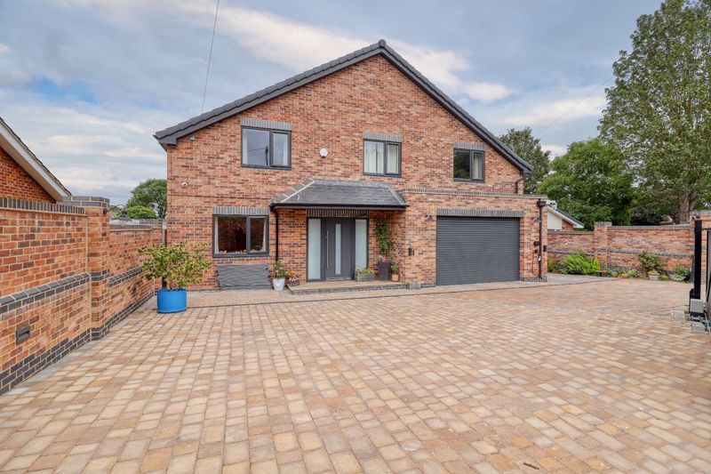 Property photo 1 of 60 Frontal