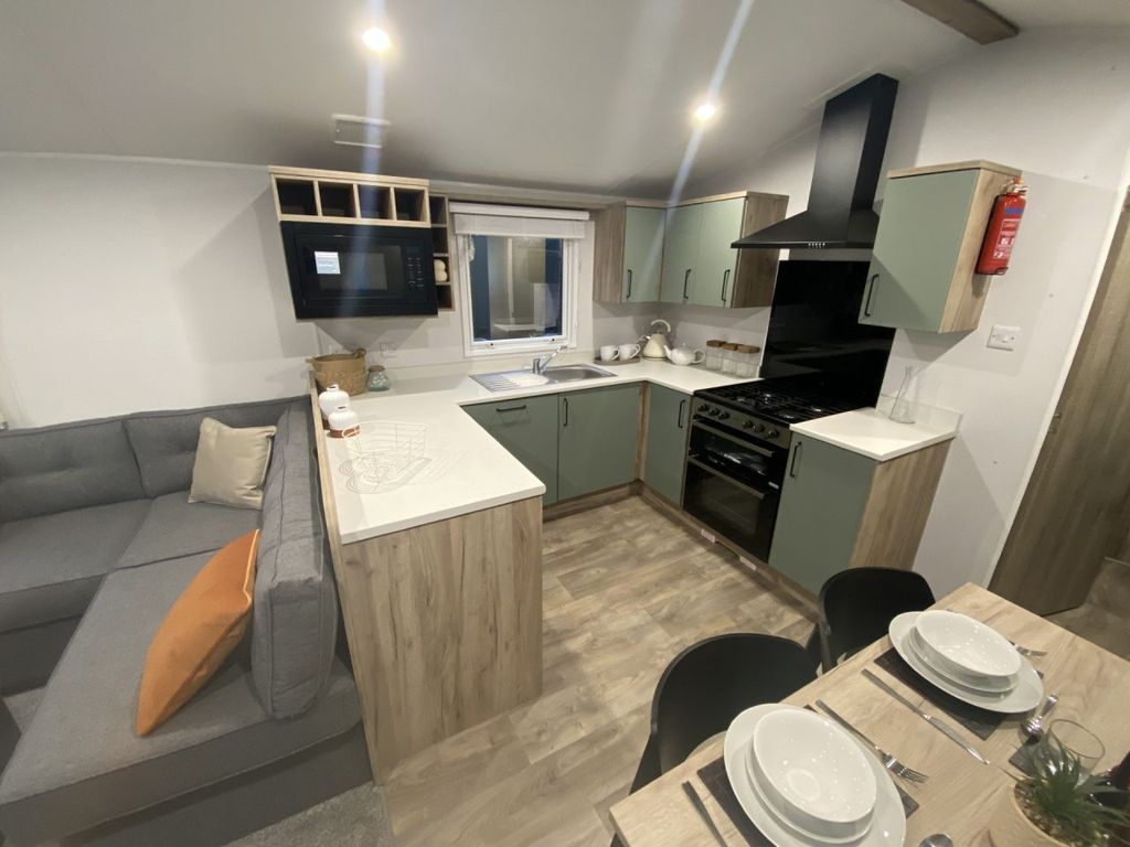 Property photo 3 of 5 Buxton 3