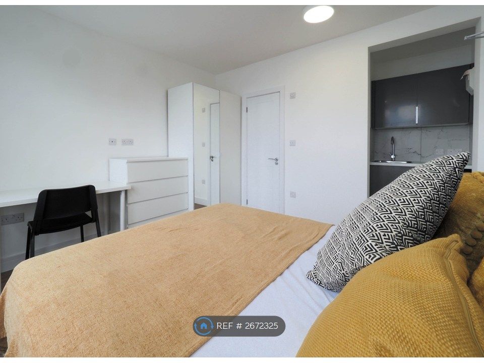 Property photo 3 of 10 Bedroom