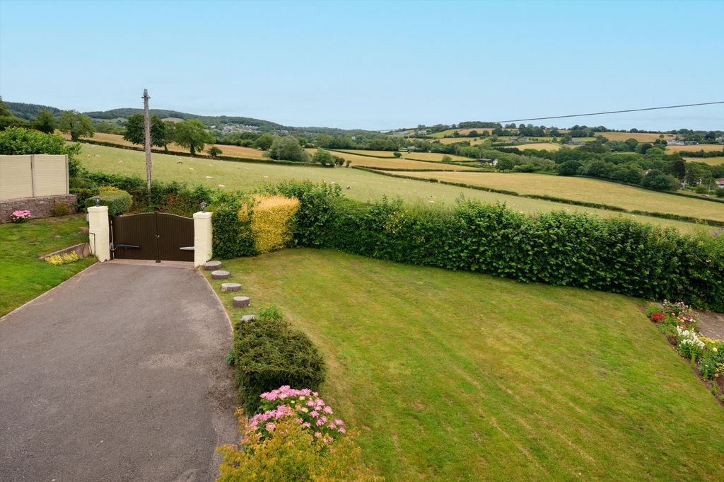 Property photo 2 of 28 Image