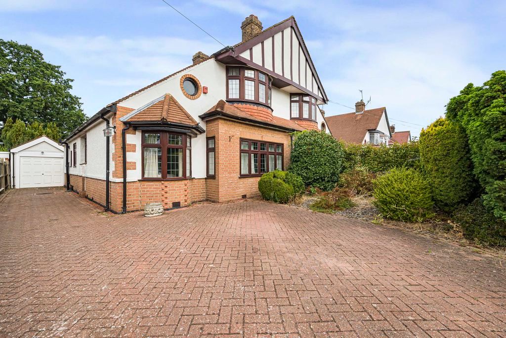 Property photo 1 of 17 External