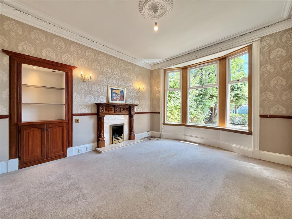 Property photo 3 of 21 Dining Room