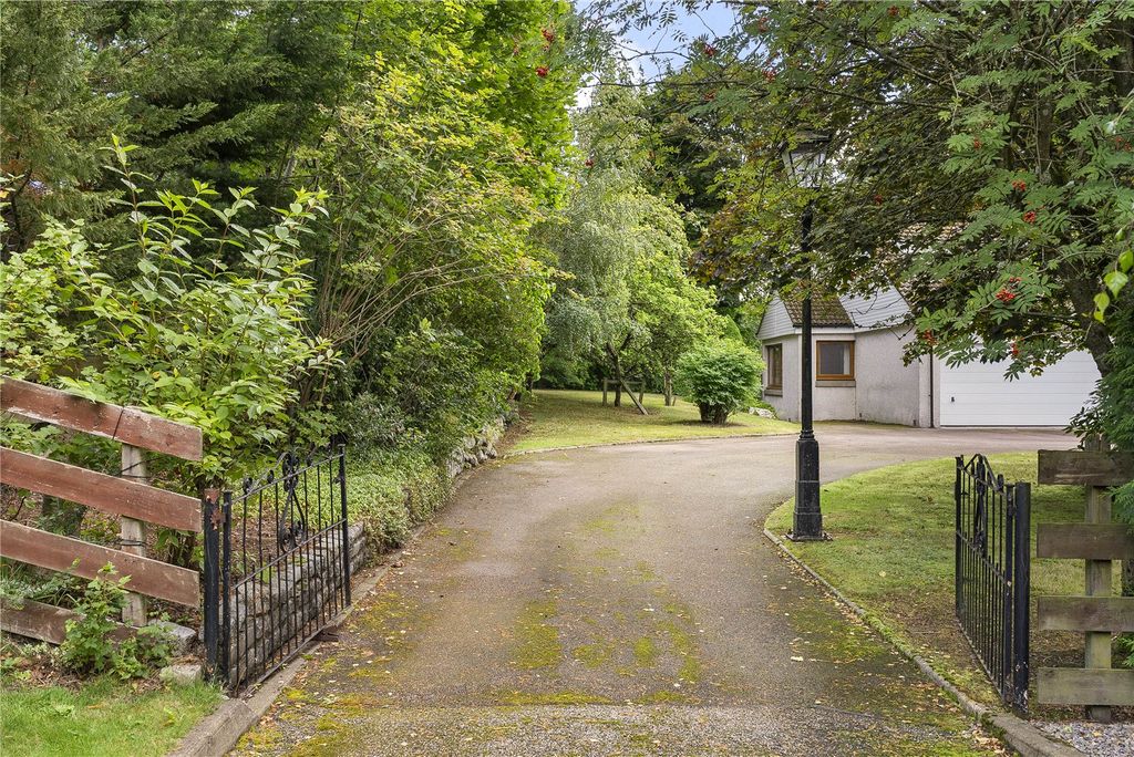 Property photo 2 of 45 Bellenden Walk