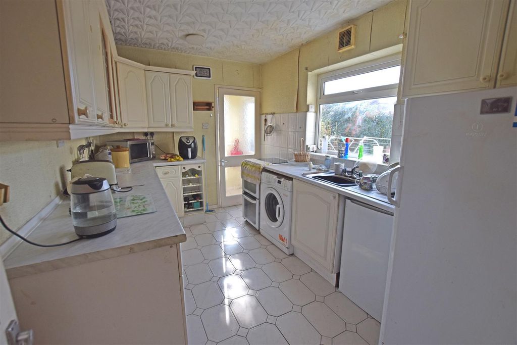 Property photo 1 of 12 Kitchen.Jpg
