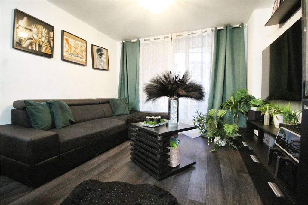 Property photo 2 of 10 Living Room