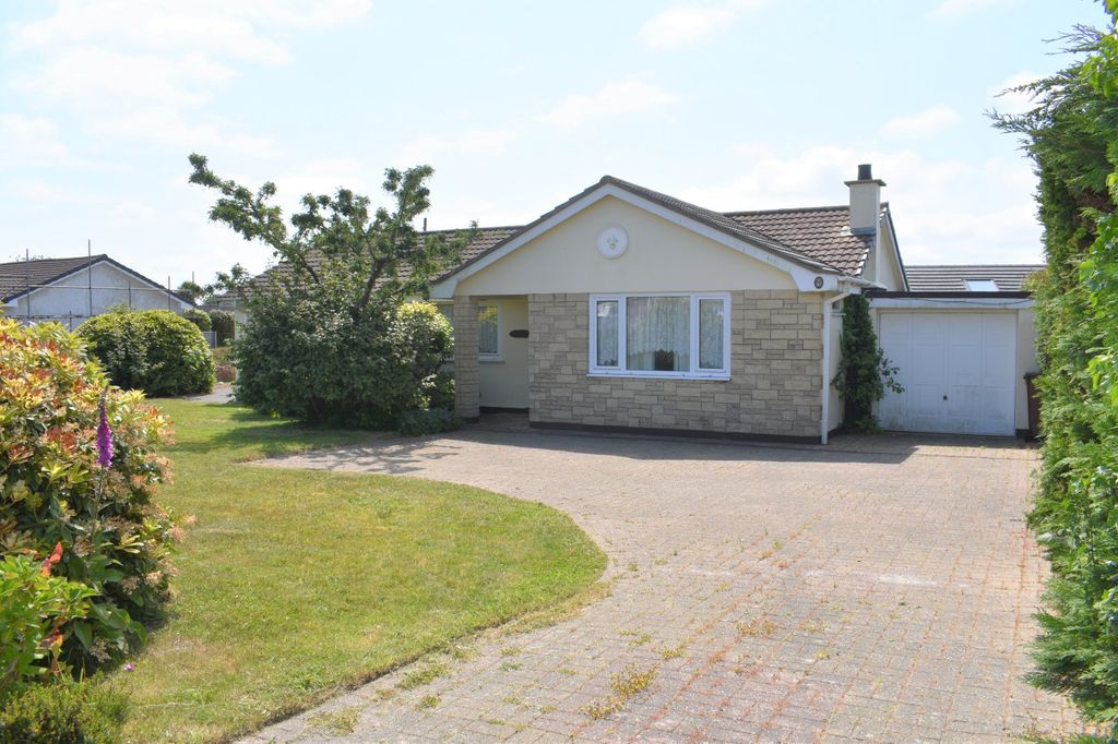 3 bed bungalow for sale in United Road, Carharrack, Redruth, Cornwall