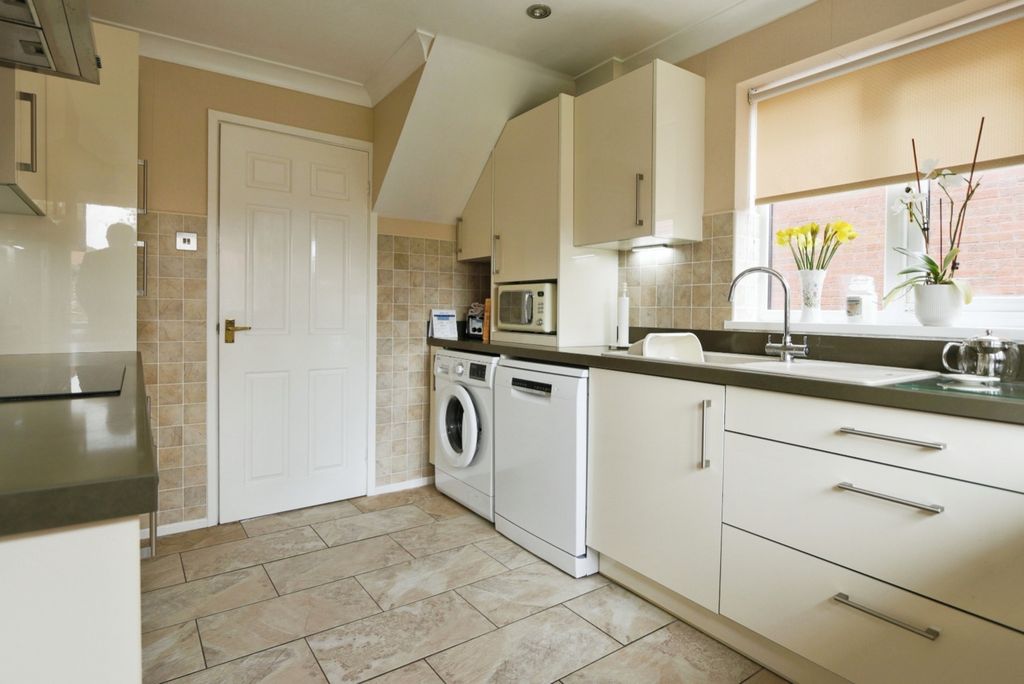 Property photo 3 of 17 3640609