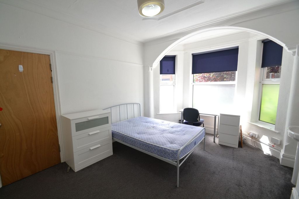 Property photo 1 of 36 Bright And Well-Maintained Bedroom Featuring A Dou...