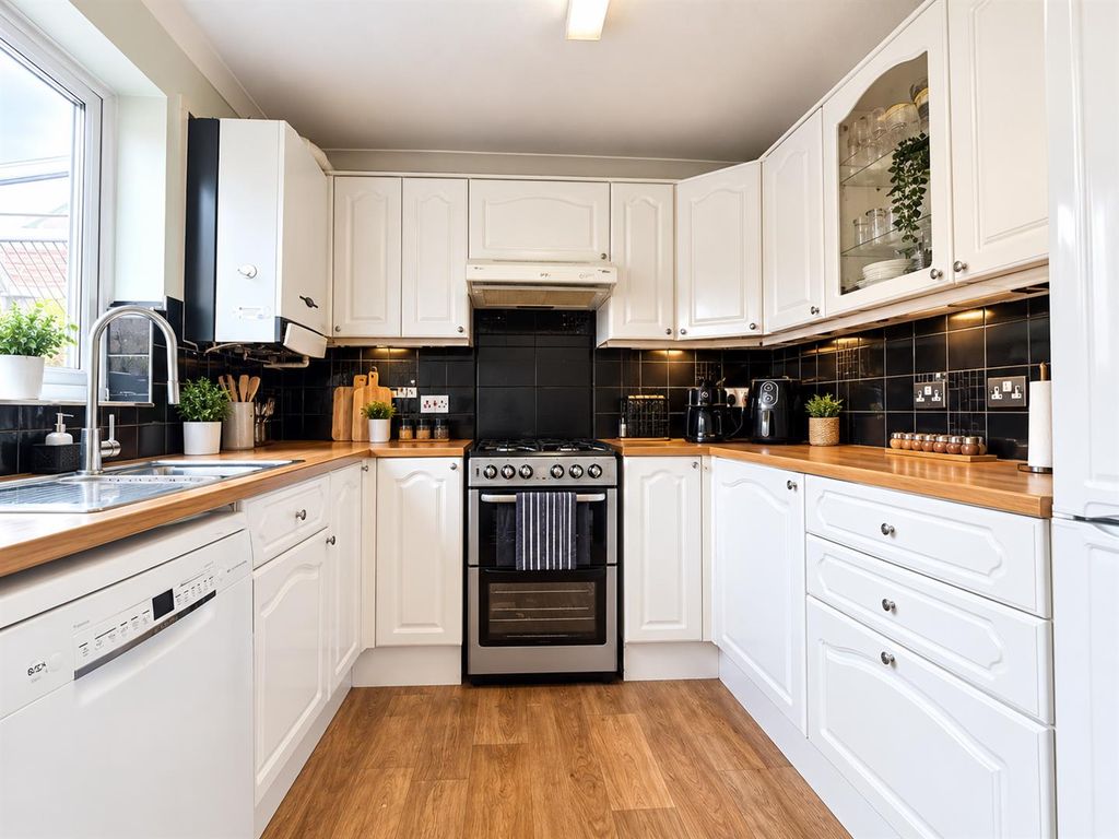 Property photo 3 of 10 Kitchen.Png