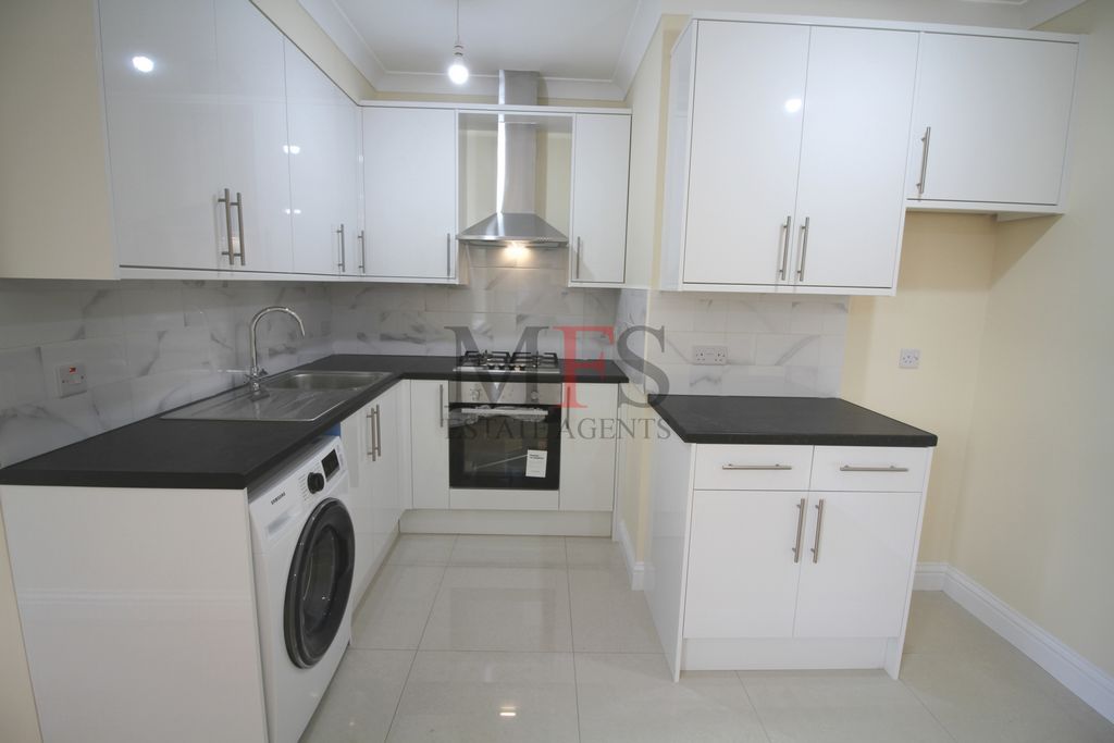 Property photo 1 of 14 Photo 8