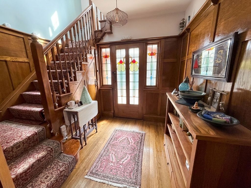 Property photo 2 of 27