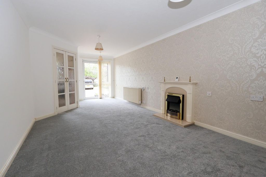 Property photo 3 of 9 Lounge