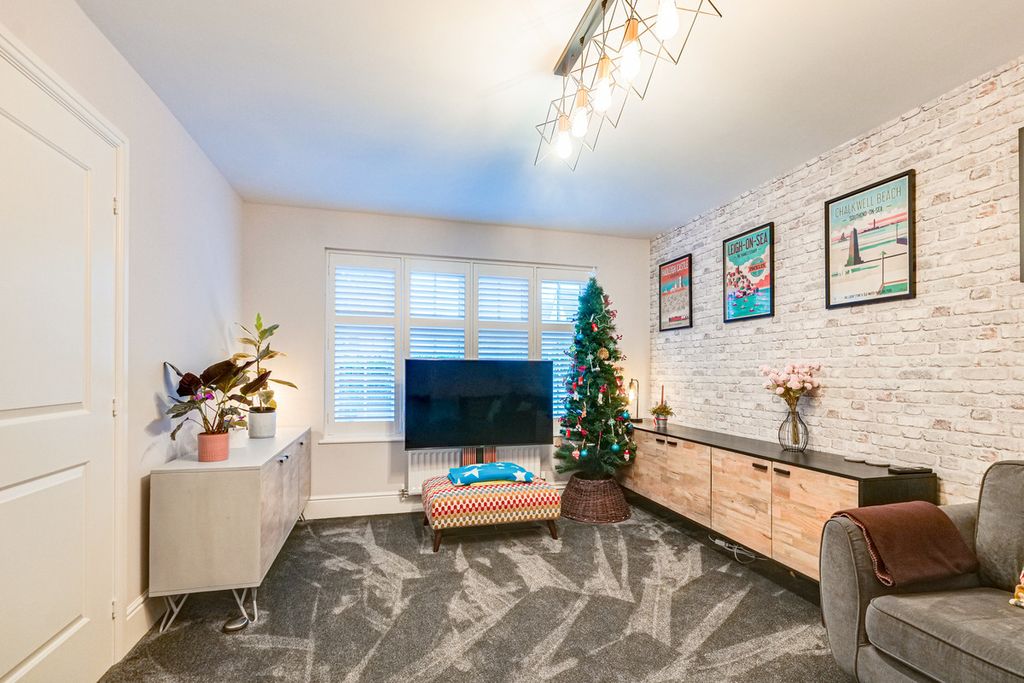 Property photo 3 of 37