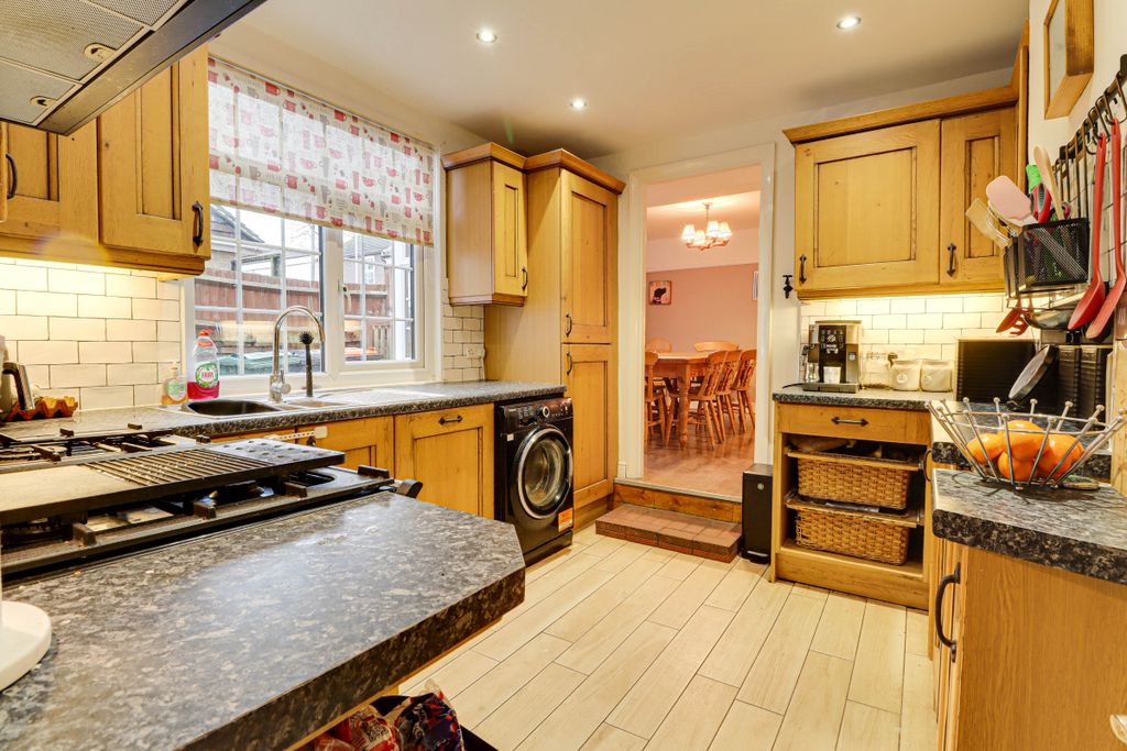 Property photo 3 of 21 Kitchen