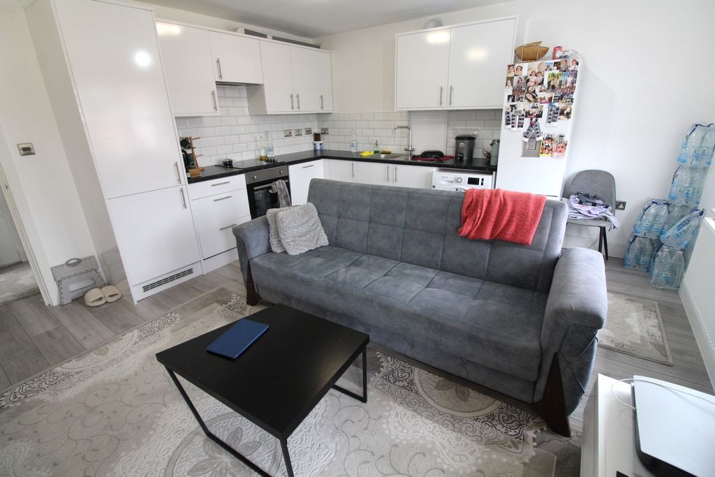 Property photo 2 of 6