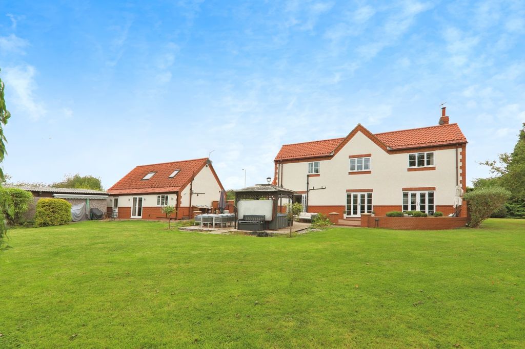 Property photo 1 of 27 3516120