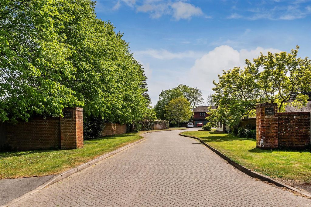 Property photo 2 of 20 6-Aston-Close-30.Jpg