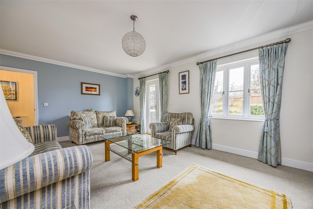 Property photo 3 of 27 2 Clarendon Close, Denmead-Porticomarketing-Nexa-3