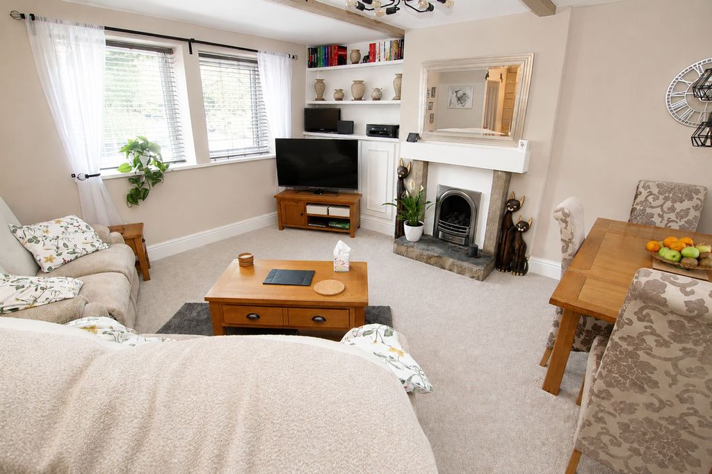 Property photo 2 of 38