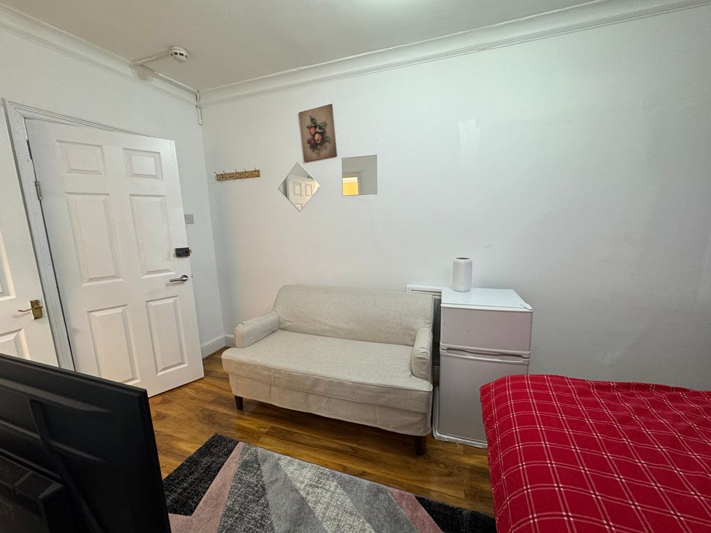 Property photo 3 of 3