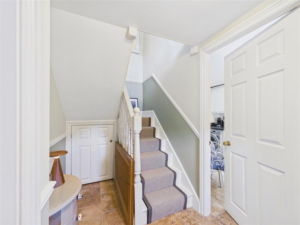 Property photo 2 of 12 Entrance Hall