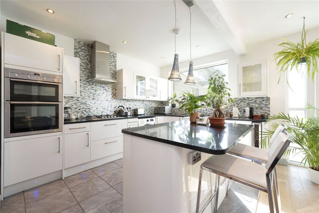 Property photo 2 of 8 Picture No. 01