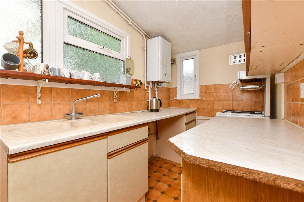 Property photo 3 of 17 Kitchen