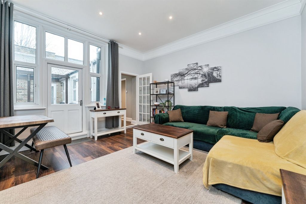 Property photo 3 of 18