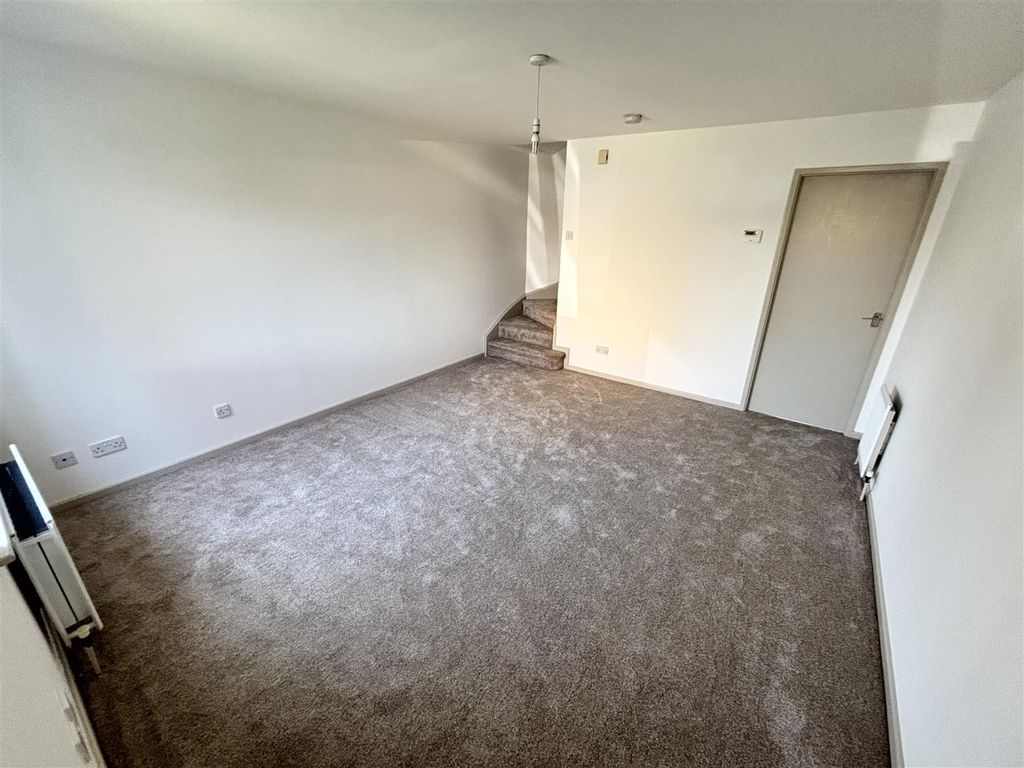 Property photo 3 of 10 Living Room