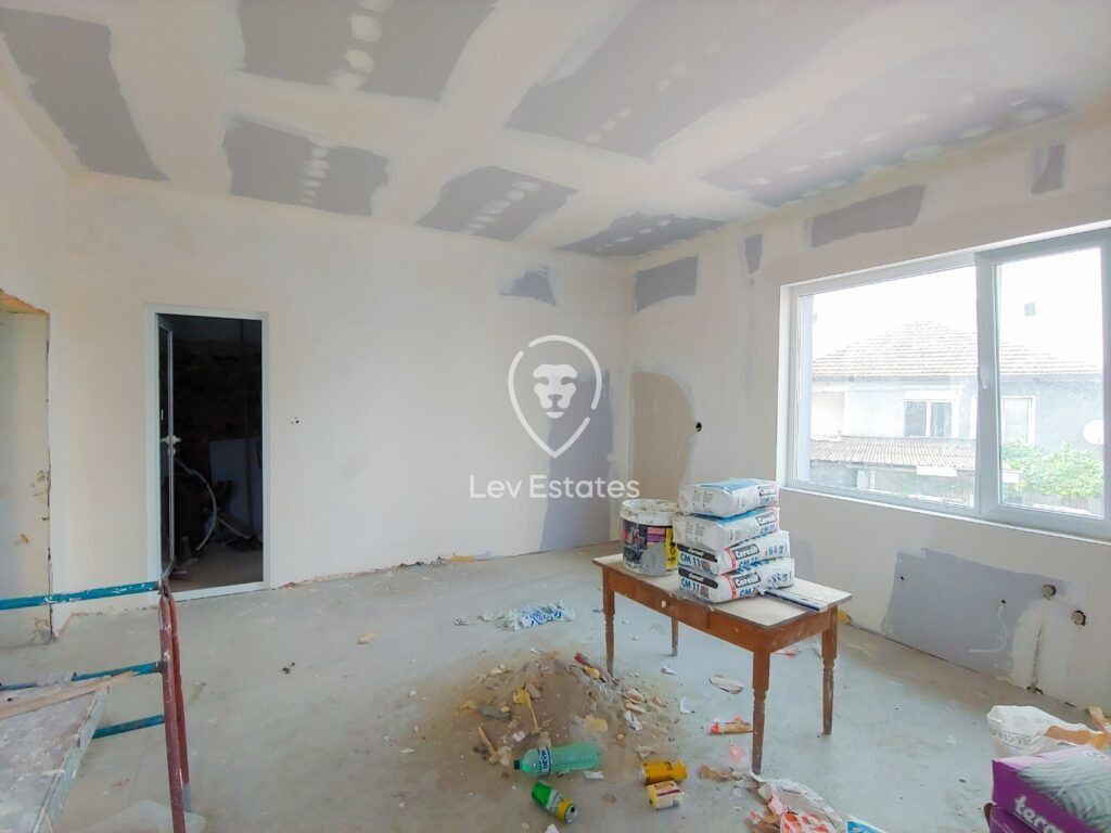 Property photo 3 of 16