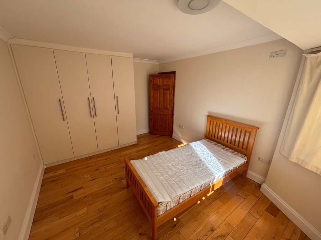 Property photo 1 of 5 Double Room To Rent – Pinner, Ha5 4Da