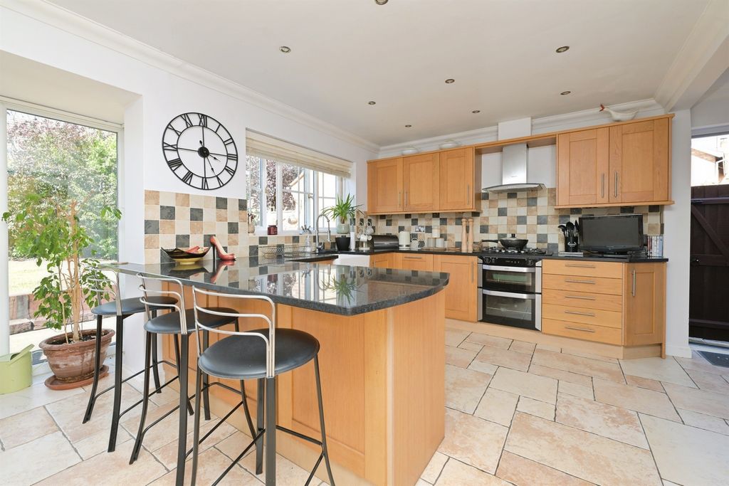 Property photo 2 of 17