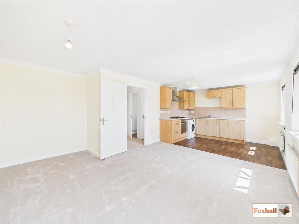 Property photo 3 of 17 Kitchen / Lounge / Diner