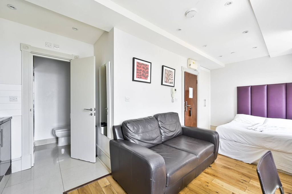 Property photo 1 of 30