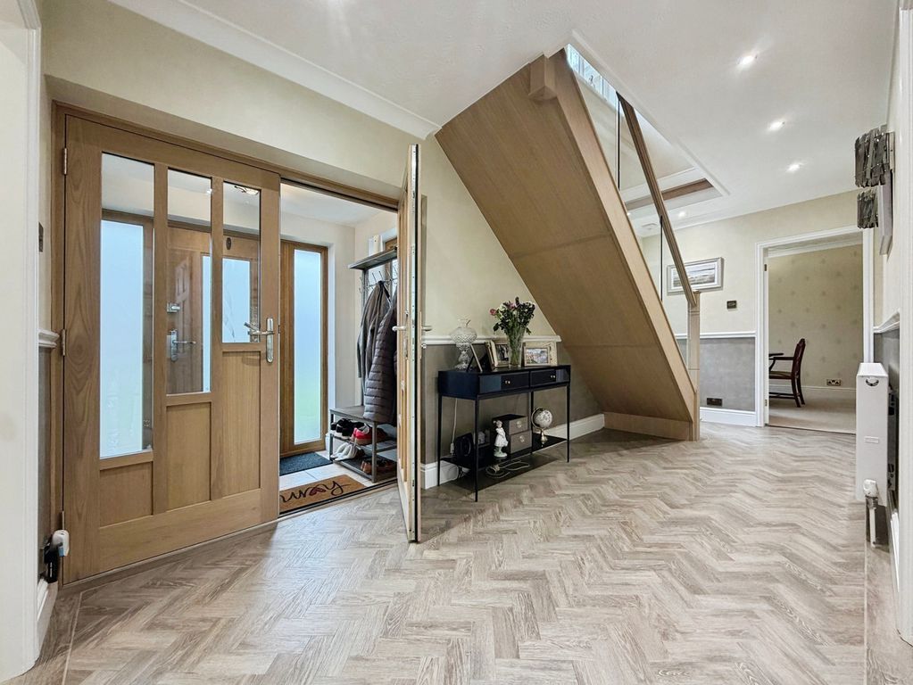 Property photo 3 of 28