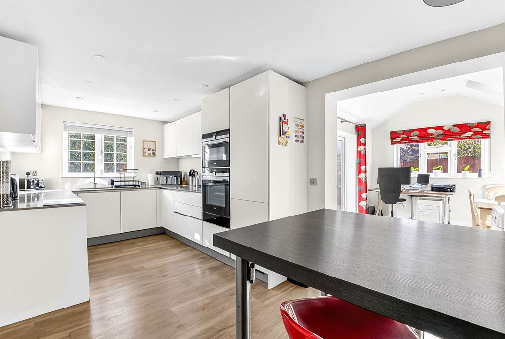 Property photo 2 of 34