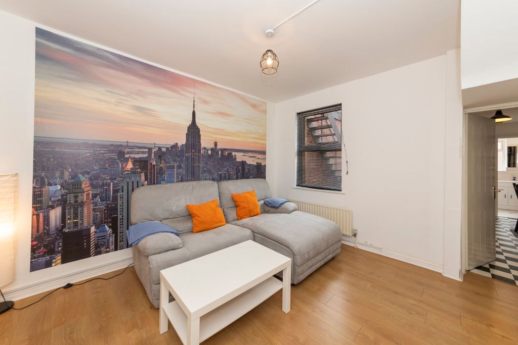 Property photo 2 of 8