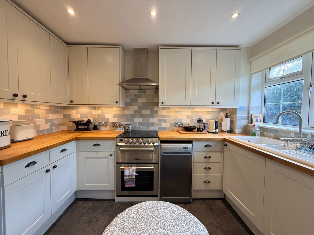 Property photo 3 of 16 Kitchen