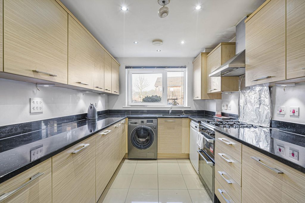 Property photo 3 of 20 Kitchen