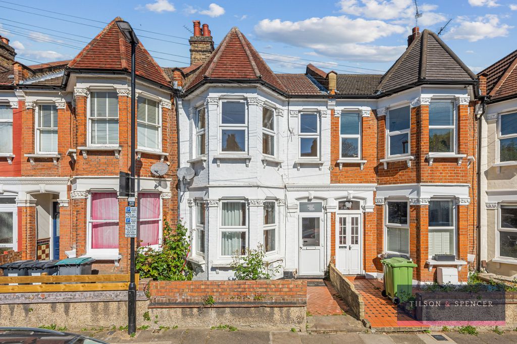 Property photo 1 of 19 2804202621_Tils_79 Woodside Gardens _N17 6Un_002_W