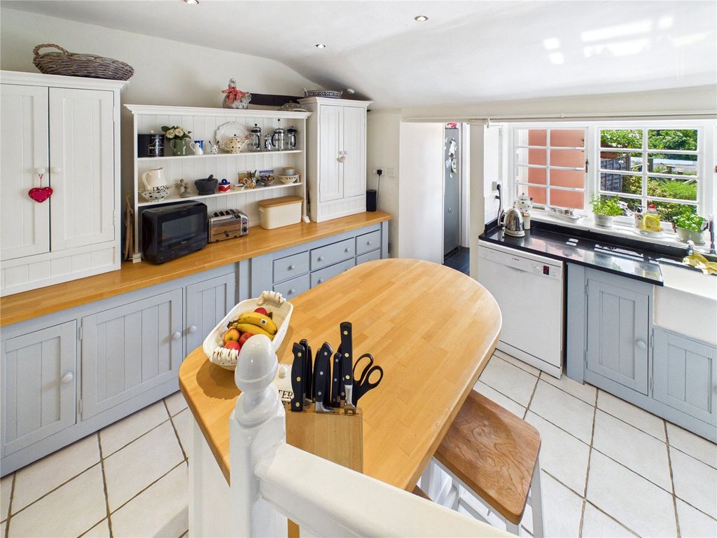 Property photo 2 of 31 Kitchen