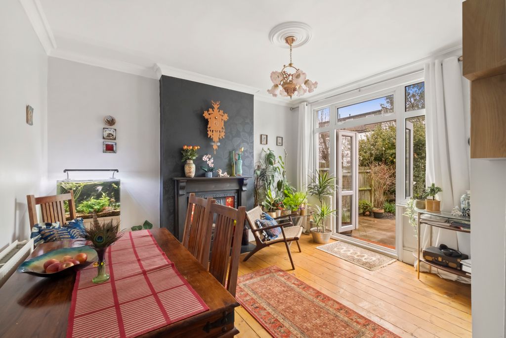 Property photo 3 of 16 Picture No. 10