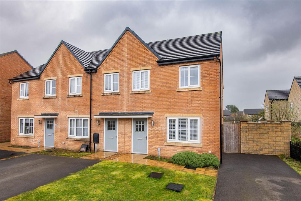 Property photo 1 of 18 Front  External