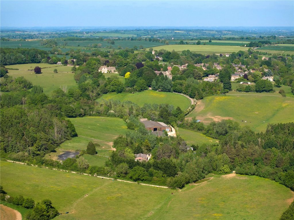 Property photo 3 of 16 Manor Farm