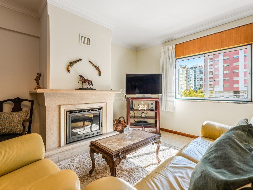 Property photo 1 of 14 T2 Apartment - Cacém