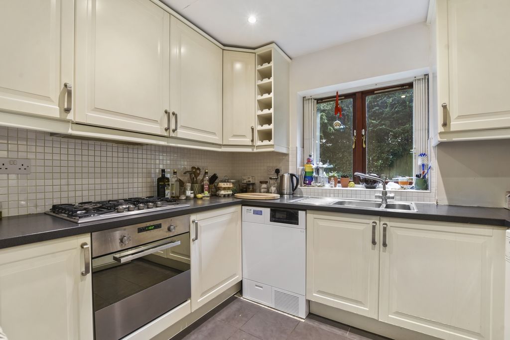 Property photo 2 of 11 Photo 1